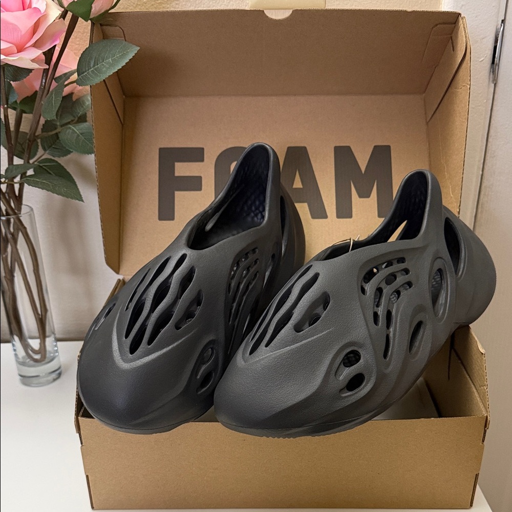 adidas Yeezy
FOAM RUNNER Onyx